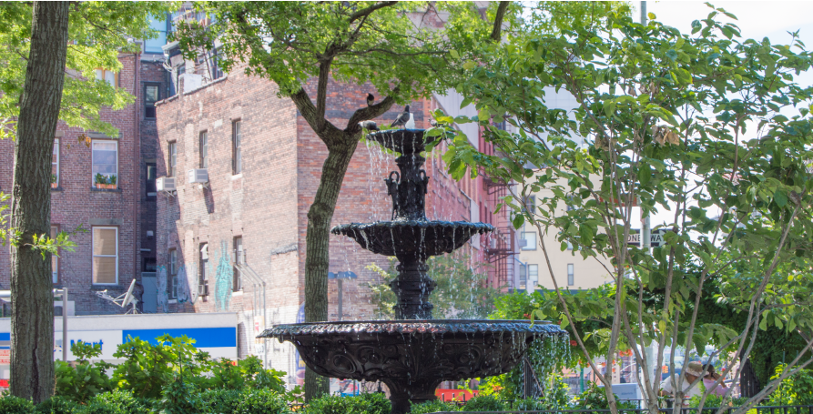 Fountain with pigeons